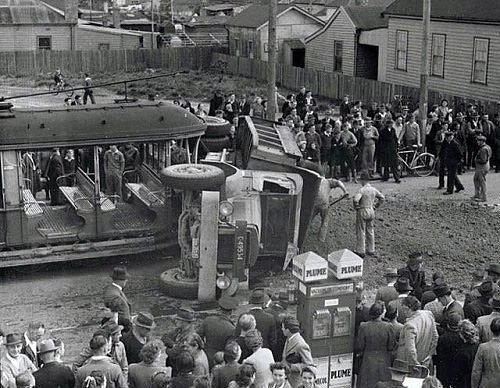 Nostaljik İlk Araba Kazaları galerisi resim 3